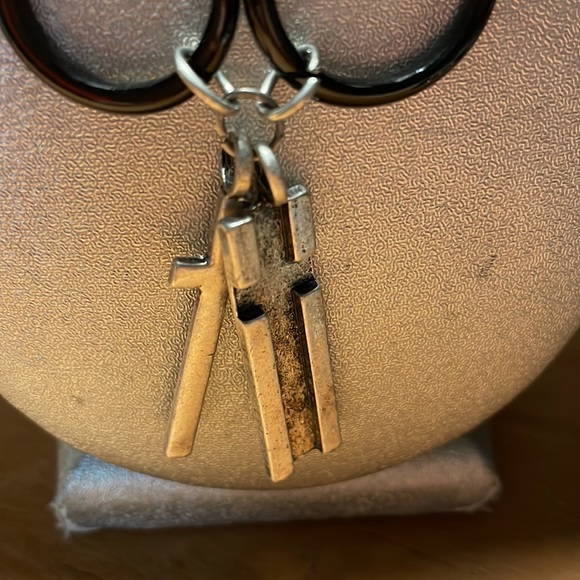 Express cross necklace - Picture 3 of 5